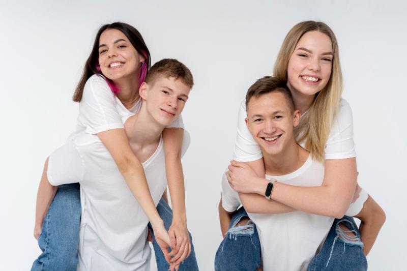 נוער מפעיל ילדים